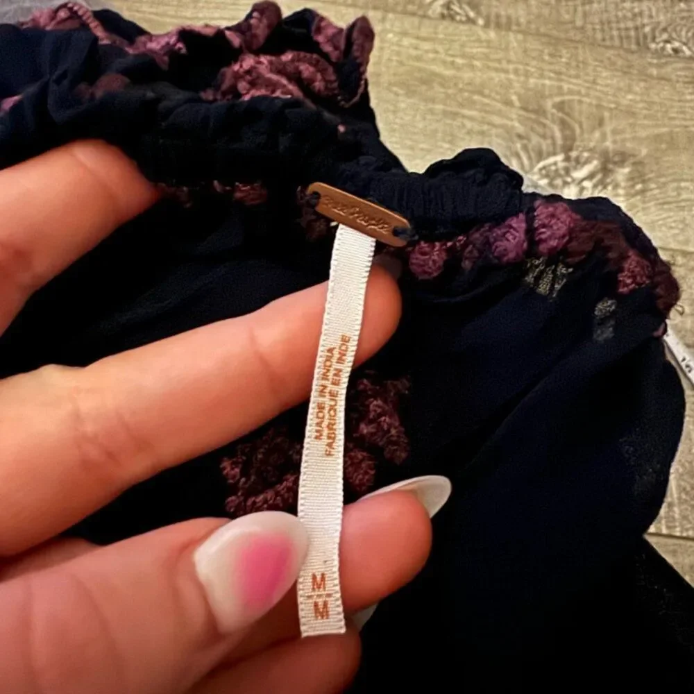 Free People‎ Black Sheer Lace Embroidered Crop Top Tank Medium Purple Festival